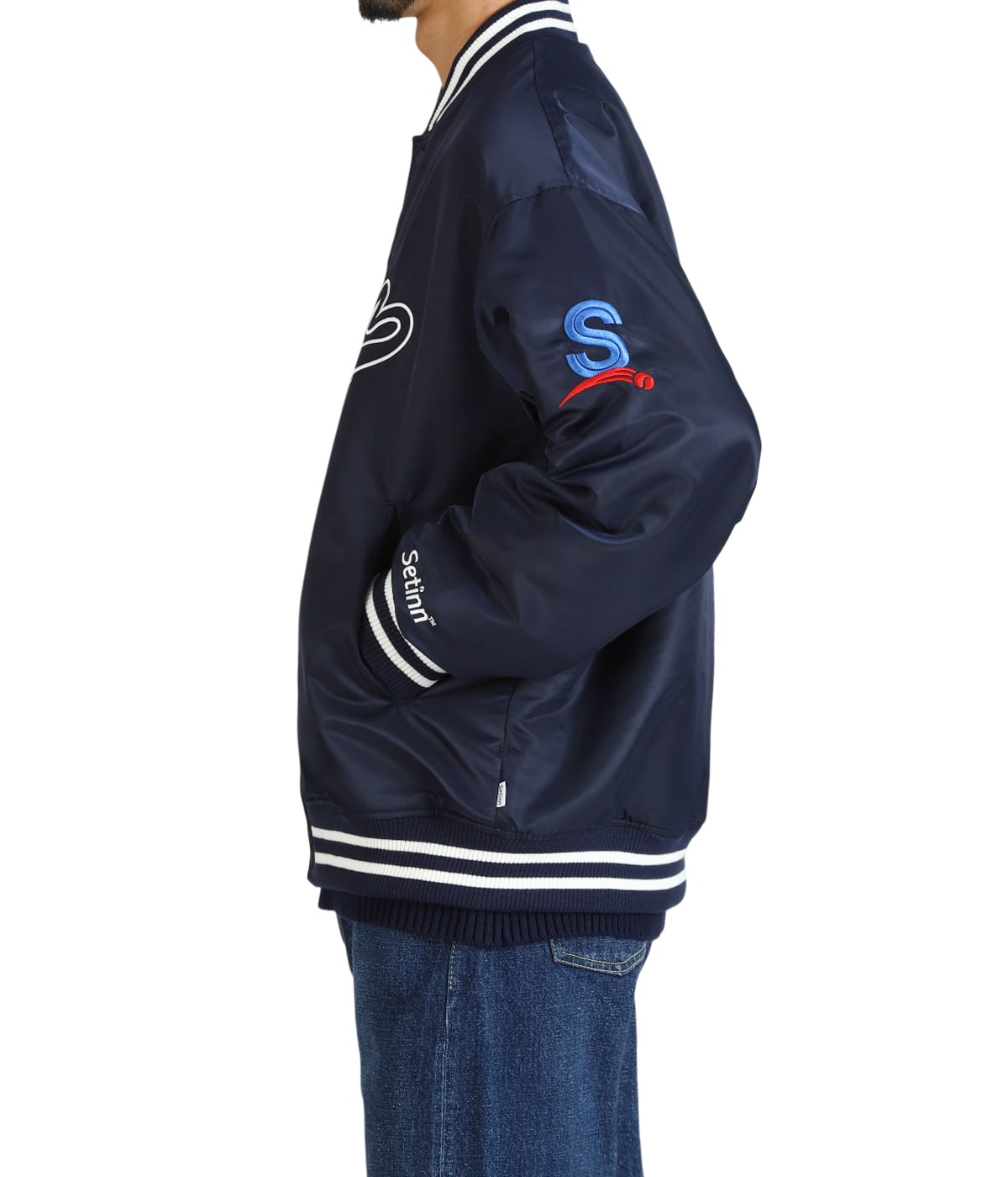 model（184cm / 63kg）B85 W80 H102 着用サイズ：L