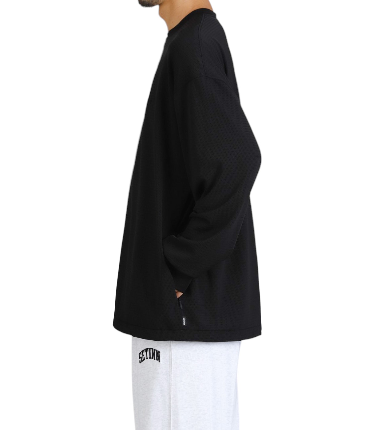 model（184cm / 63kg）B85 W80 H102 着用サイズ：L