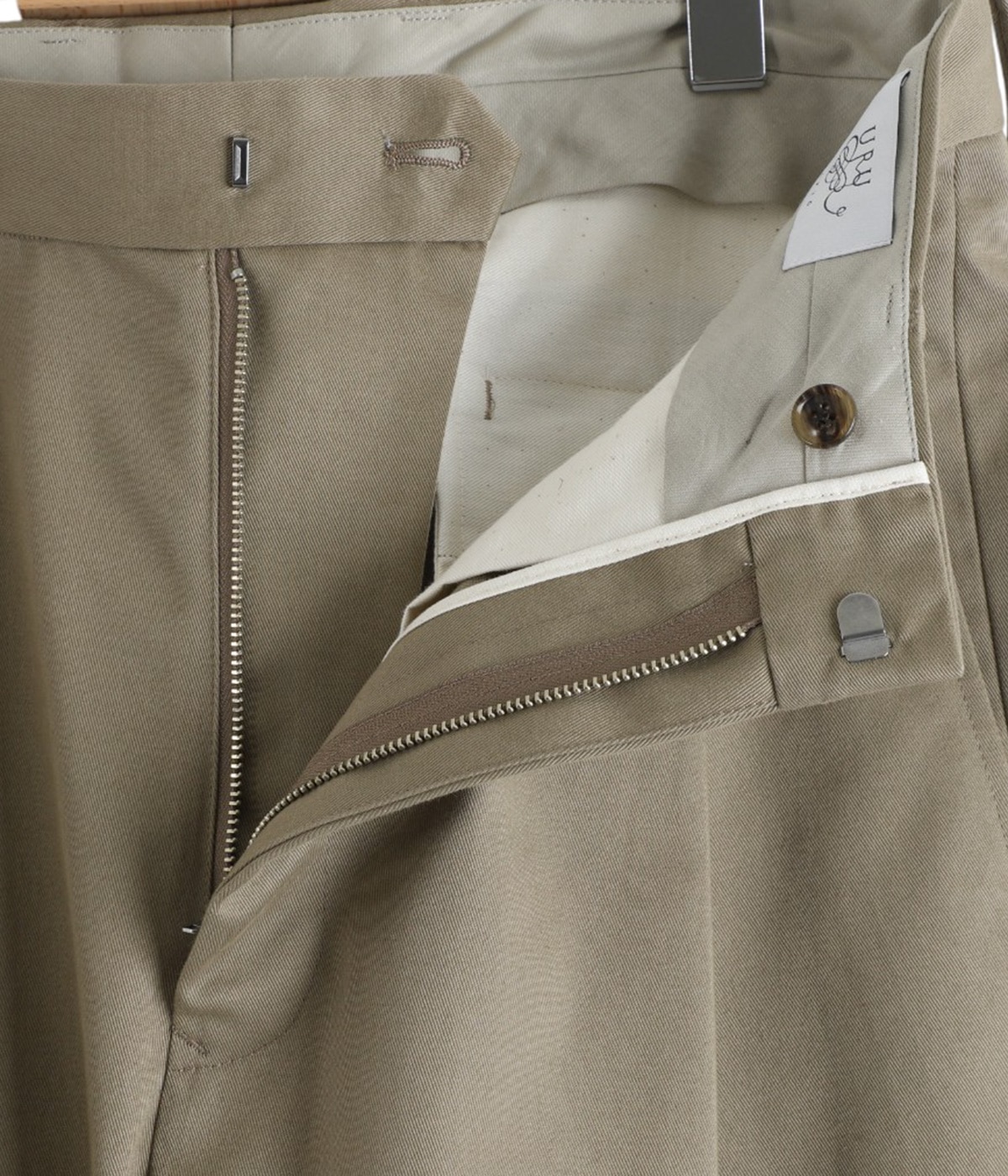 ORGANIC COTTON CHINO - 1 TUCK PANTS | URU(ウル) / パンツ