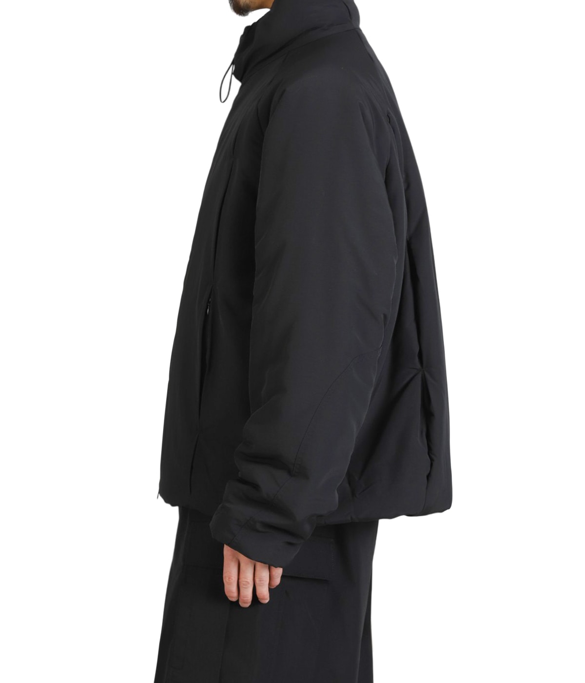 model（175cm / 60kg）B85 W75 H92 着用サイズ：M