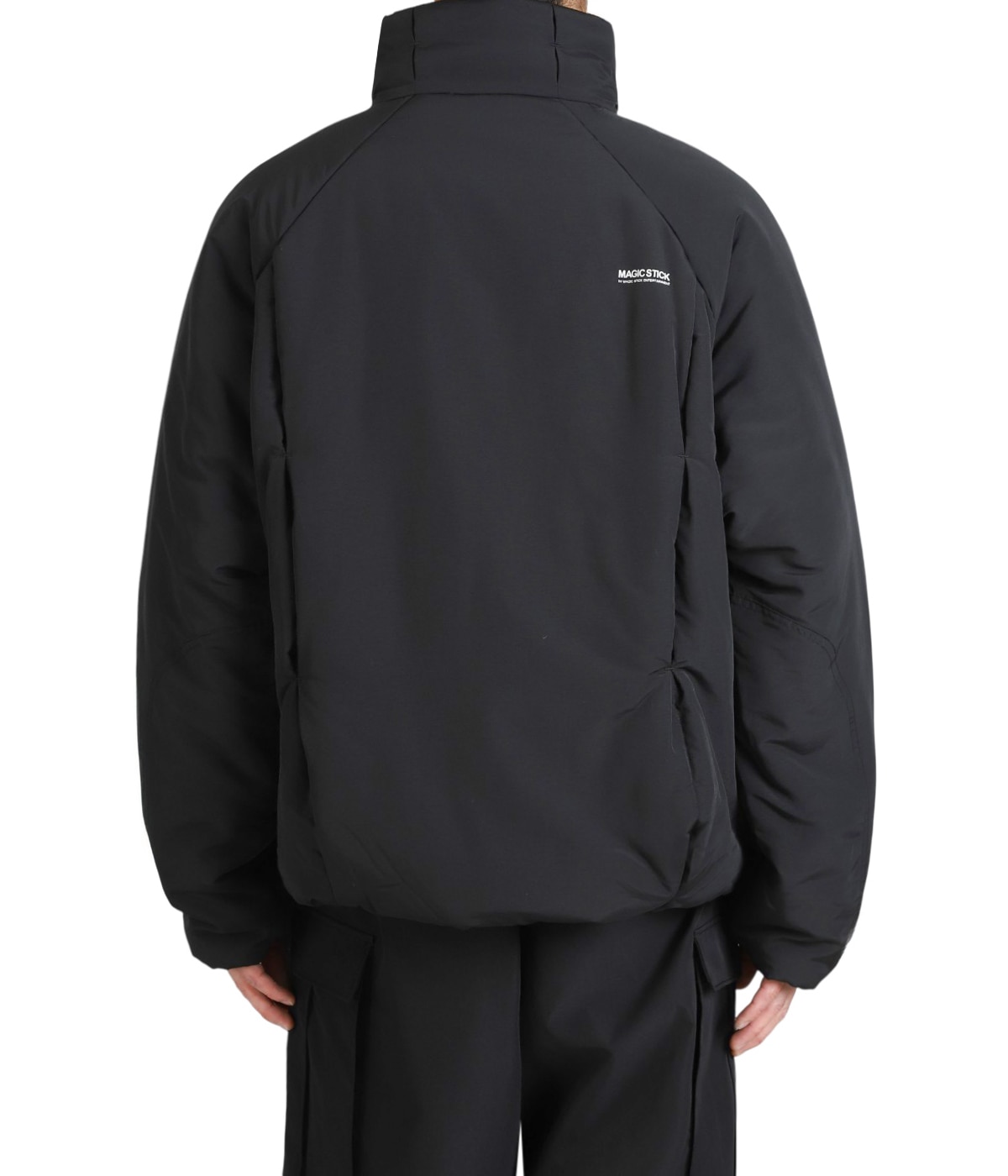 model（175cm / 60kg）B85 W75 H92 着用サイズ：M