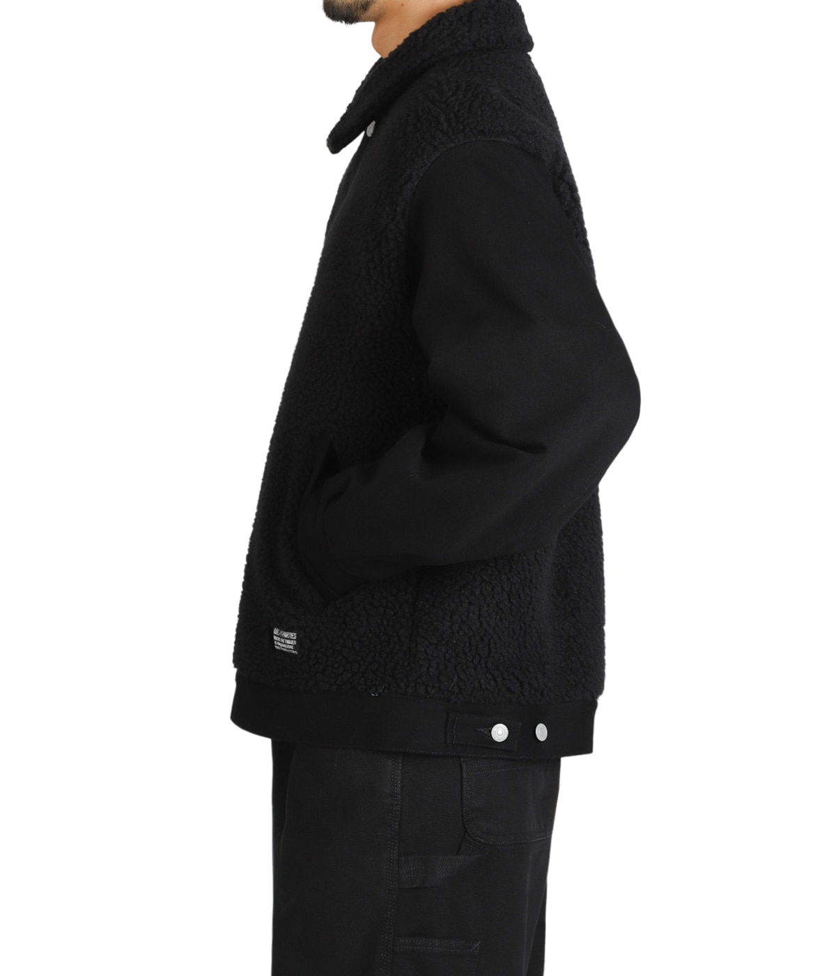 model（184cm / 63kg）B85 W80 H102 着用サイズ：XL