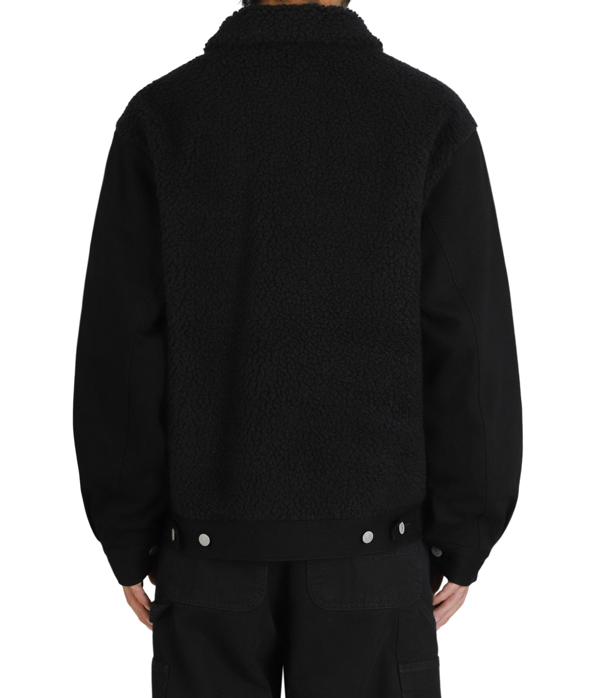 model（184cm / 63kg）B85 W80 H102 着用サイズ：XL