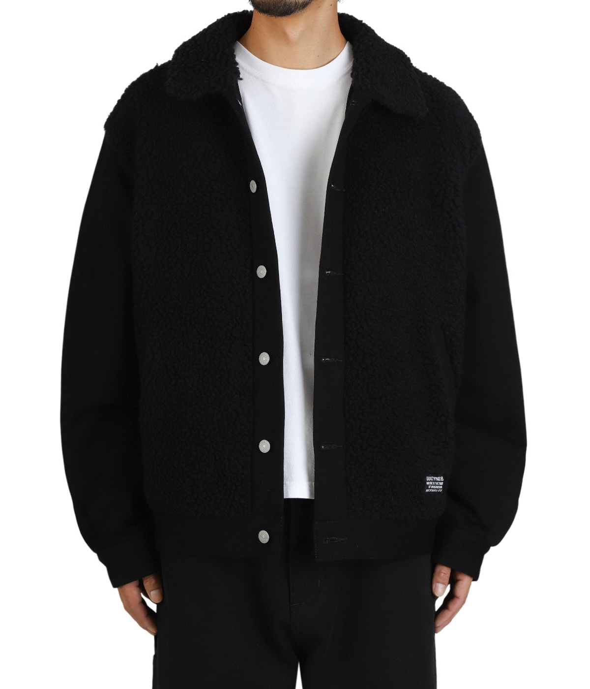 model（184cm / 63kg）B85 W80 H102 着用サイズ：XL