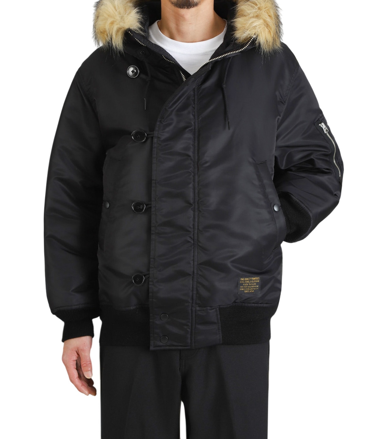 model(175cm / 60kg)B85 W75 H92 着用サイズ：M