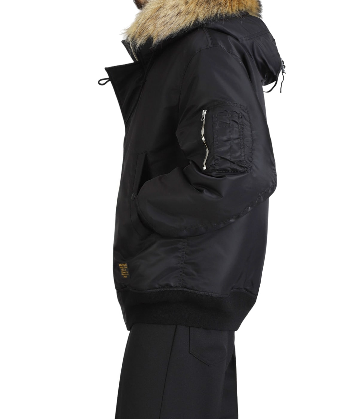 model(175cm / 60kg)B85 W75 H92 着用サイズ：M