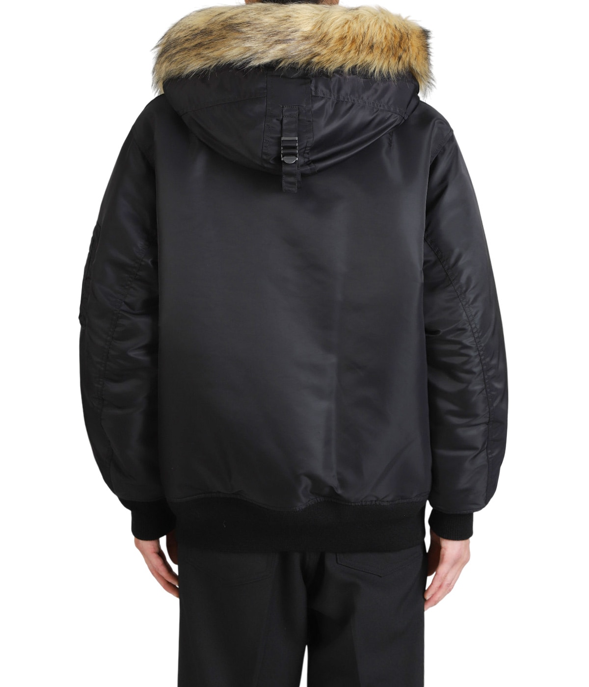 model(175cm / 60kg)B85 W75 H92 着用サイズ：M