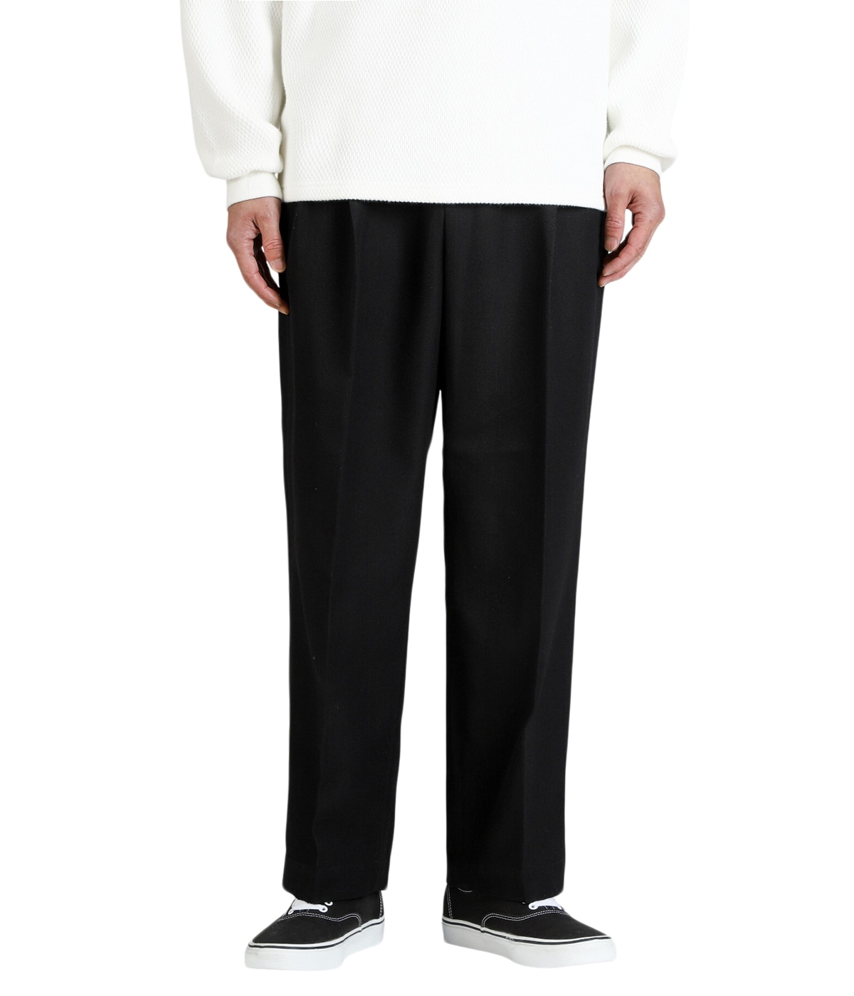 model（175cm / 60kg）B85 W75 H92 着用サイズ：M