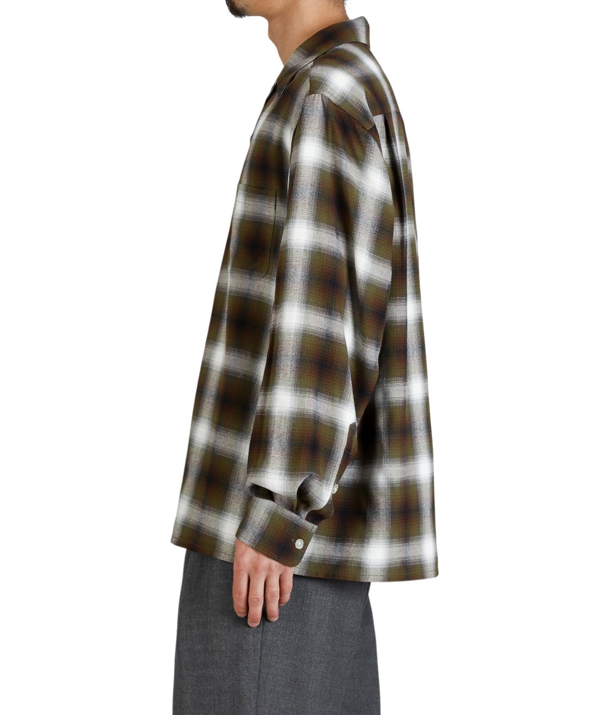 model（175cm / 60kg）B85 W75 H92 着用サイズ：M