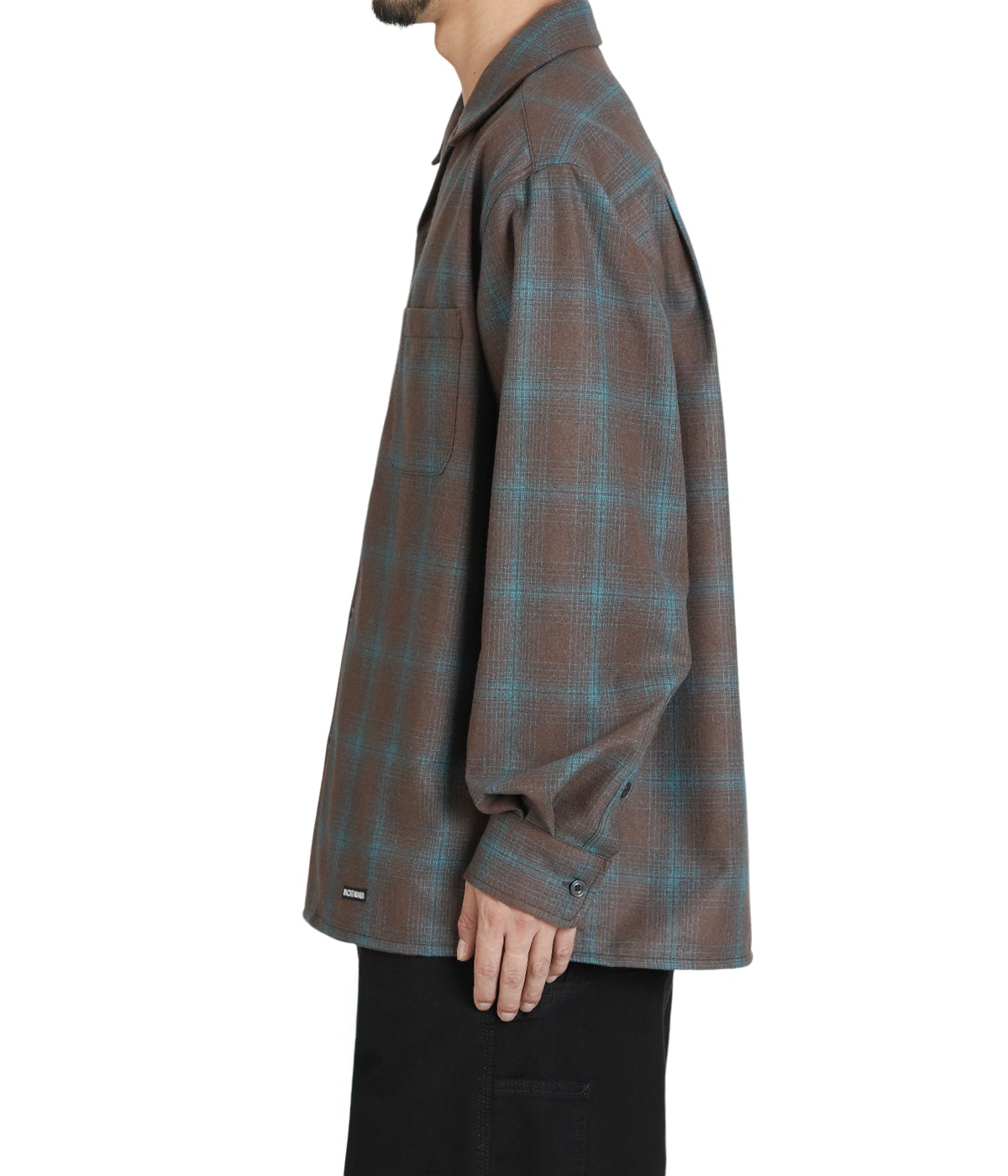 model（184cm / 63kg）B85 W80 H102 着用サイズ：XL