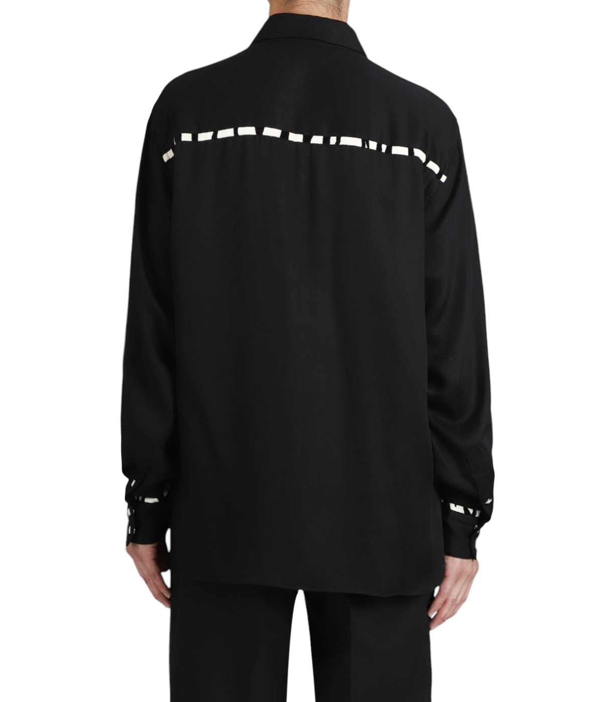 model（175cm / 60kg）B85 W75 H92 着用サイズ：M