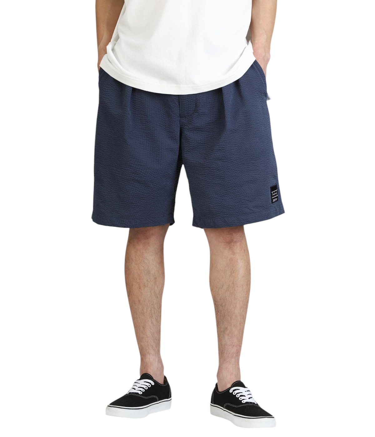 model（175cm / 60kg）B85 W75 H92 着用サイズ：M
