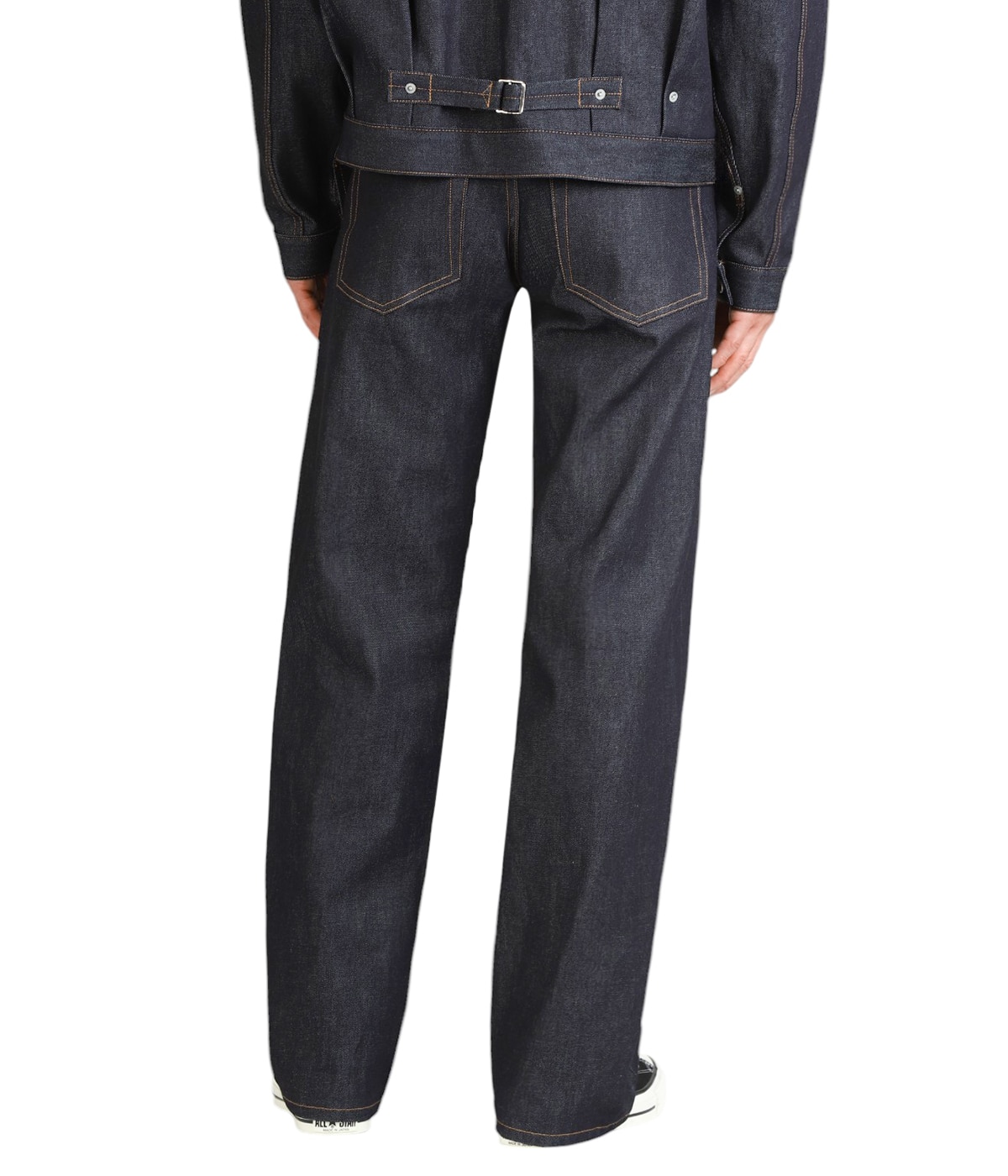 model（175cm / 60kg）B85 W75 H92 着用サイズ：27(S)