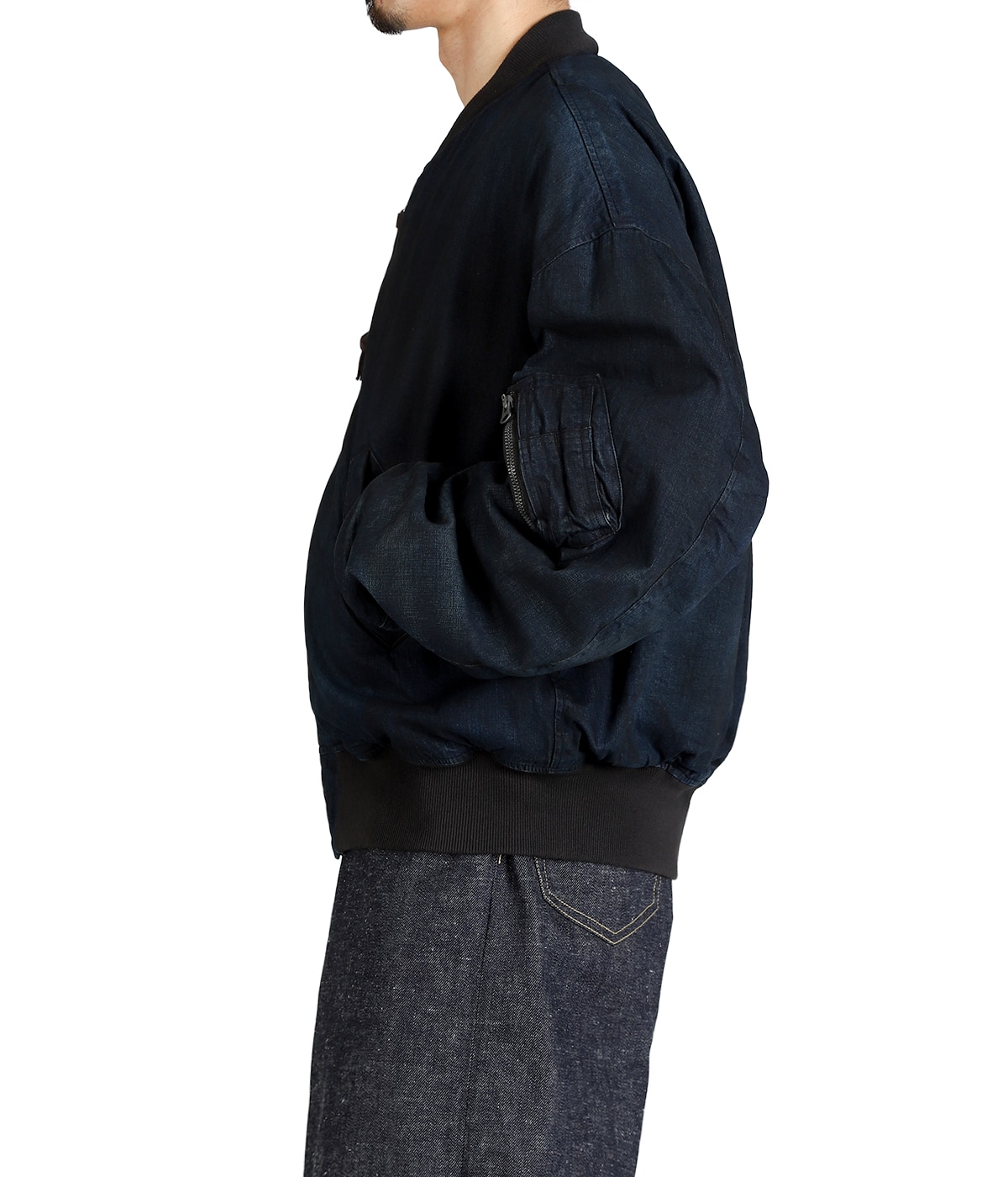 model（175cm / 60kg）B85 W75 H92 着用サイズ：M