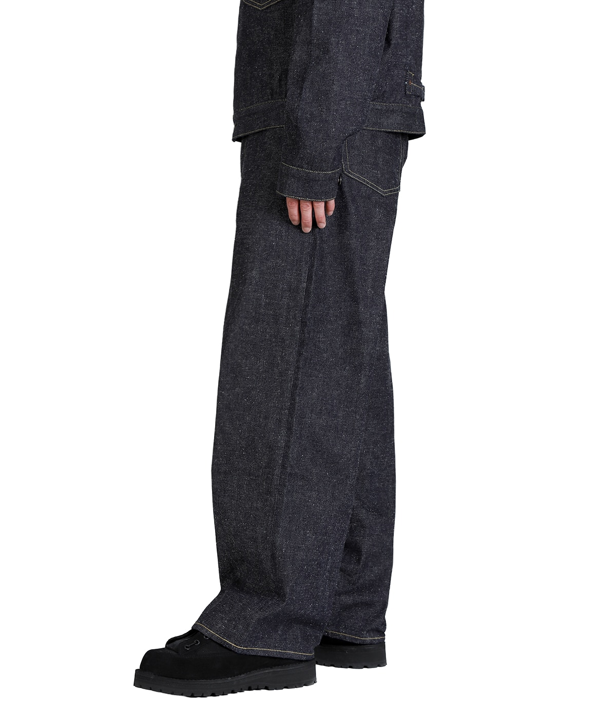 model（175cm / 60kg）B85 W75 H92 着用サイズ：M