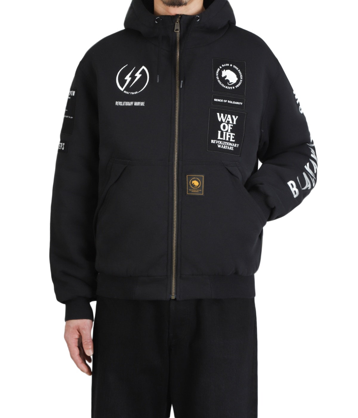 model（175cm / 60kg）B85 W75 H92 着用サイズ：M