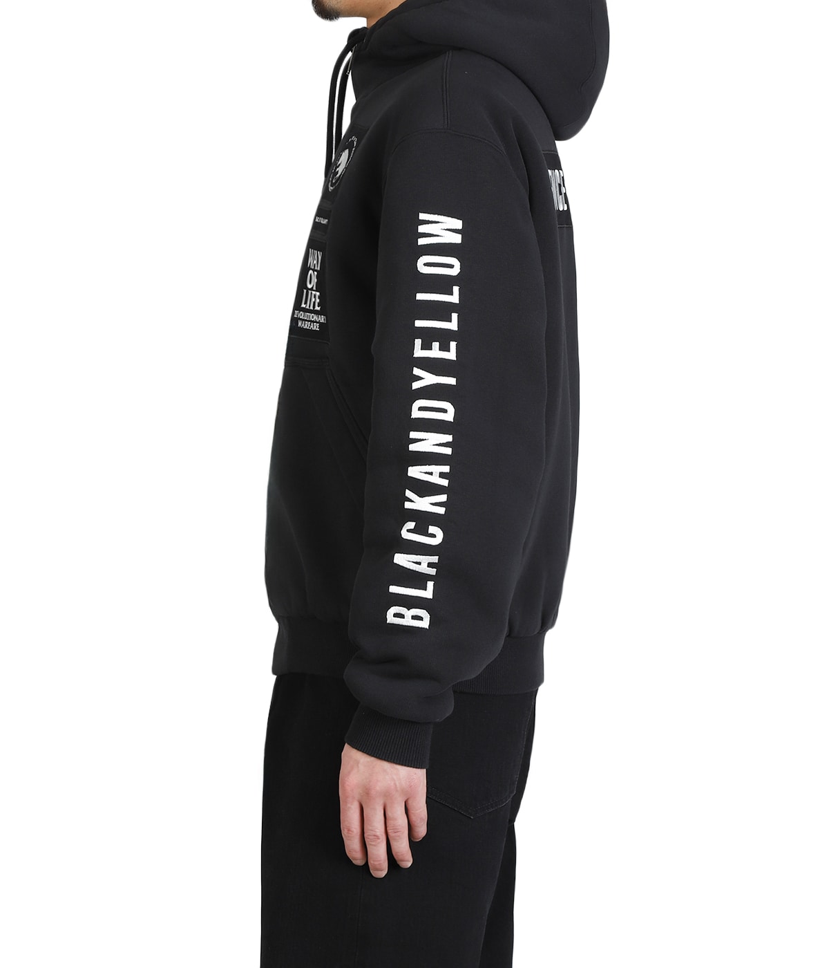 model（175cm / 60kg）B85 W75 H92 着用サイズ：M