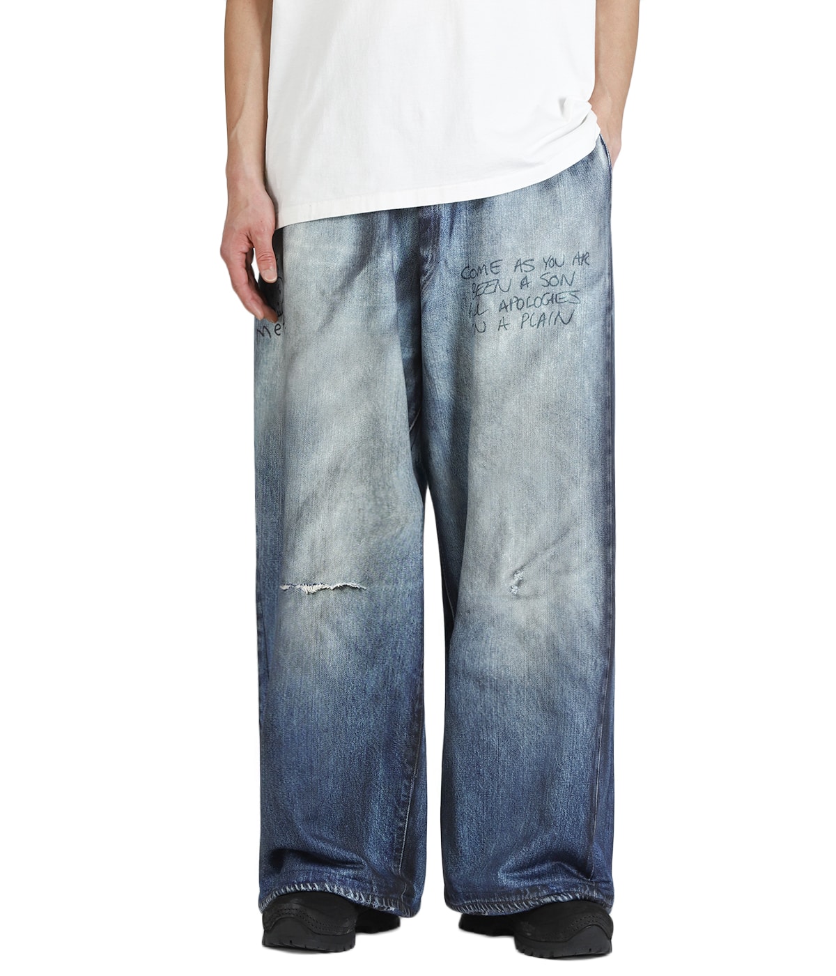 model（175cm / 60kg）B85 W75 H92 着用サイズ：L