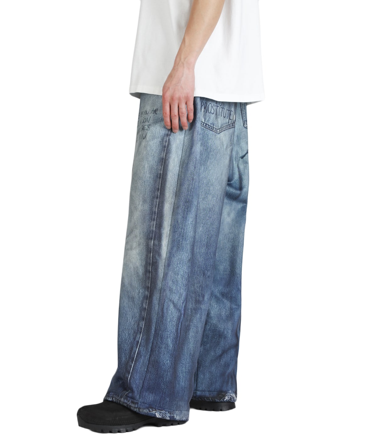 model（175cm / 60kg）B85 W75 H92 着用サイズ：L