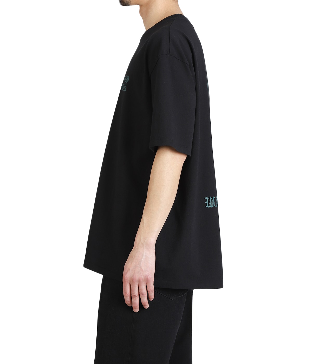 model（175cm / 60kg）B85 W75 H92 着用サイズ：M