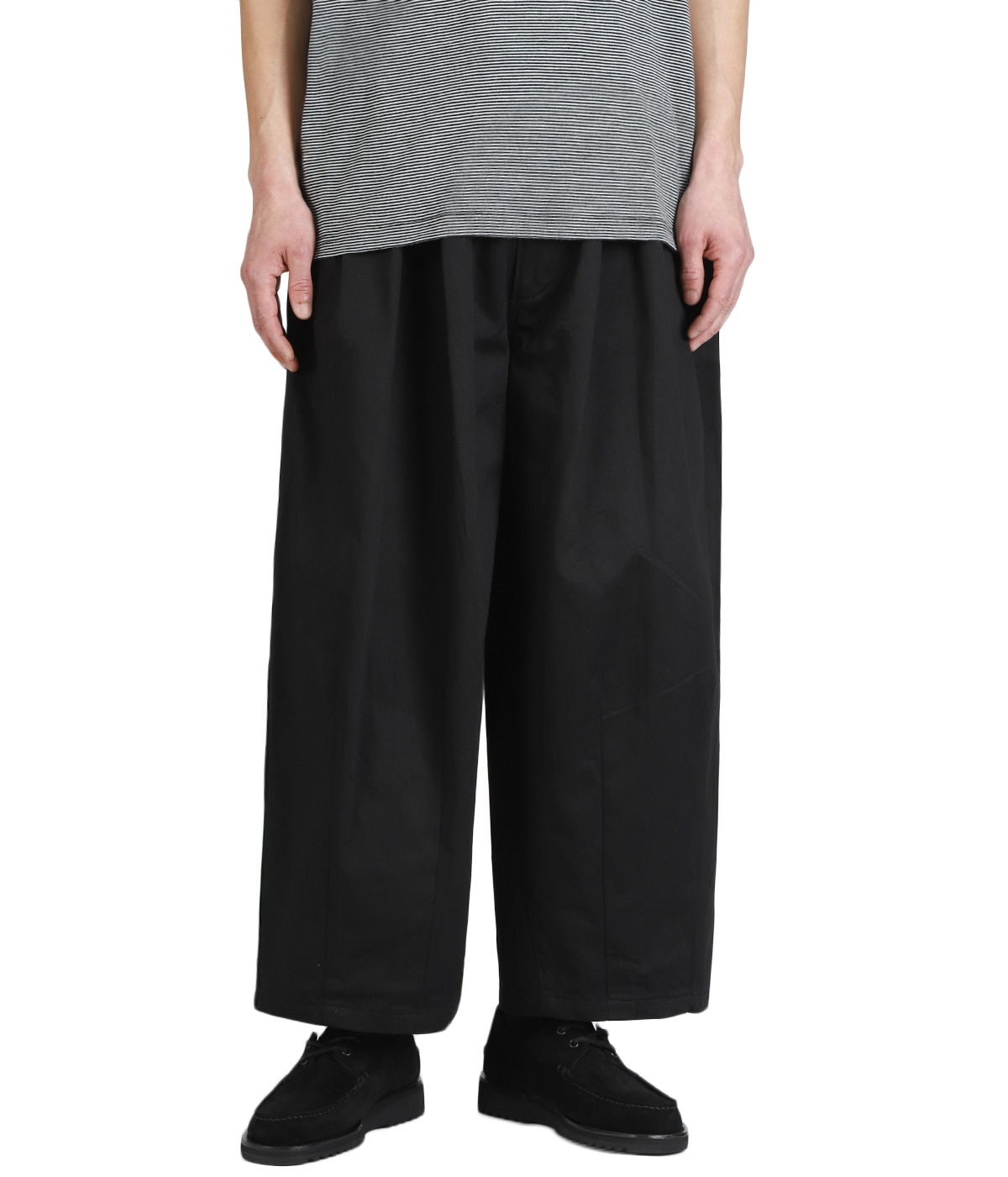 model(175cm / 60kg)B85 W75 H92 着用サイズ：M(46)