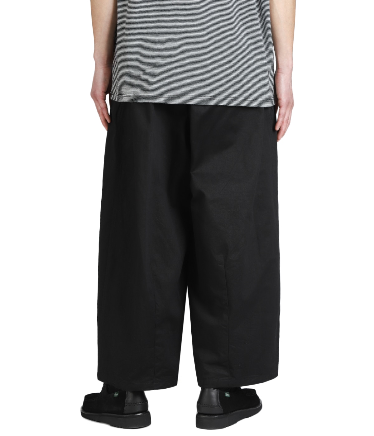 model(175cm / 60kg)B85 W75 H92 着用サイズ：M(46)