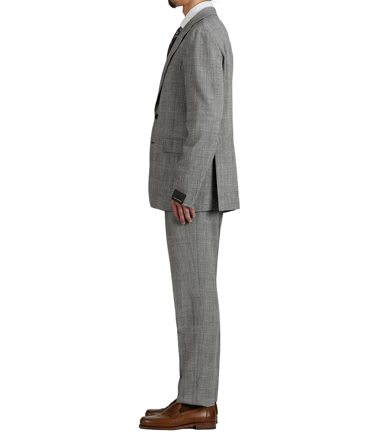 model（175cm / 60kg）B85 W75 H92 着用サイズ：46