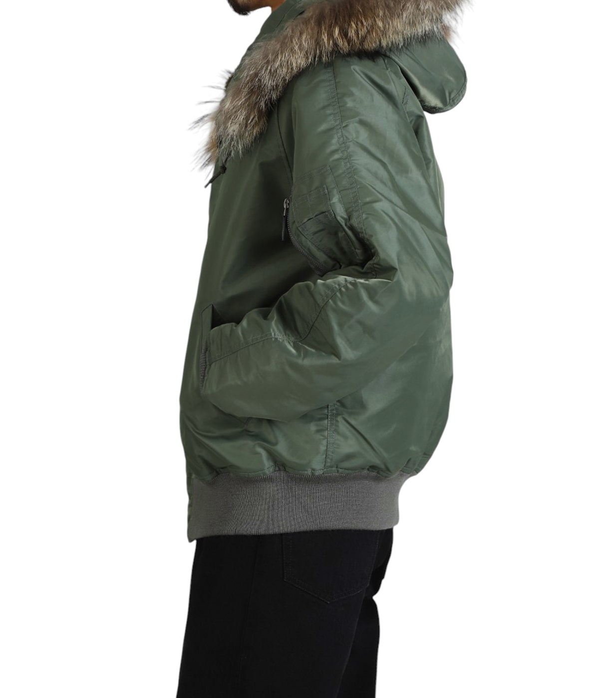 model（175cm / 60kg）B85 W75 H92 着用サイズ：L