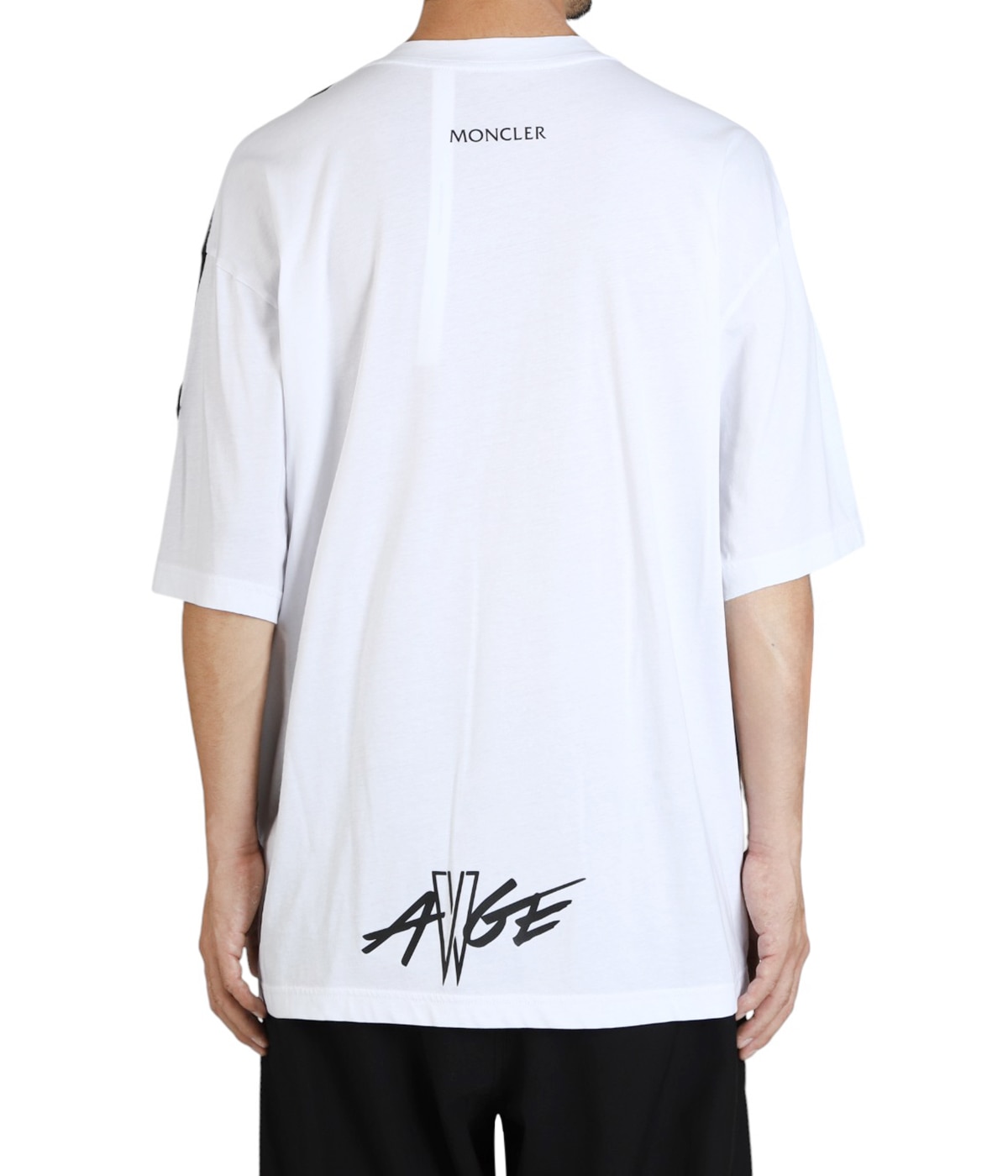 model（184cm / 63kg）B85 W80 H102 着用サイズ：L