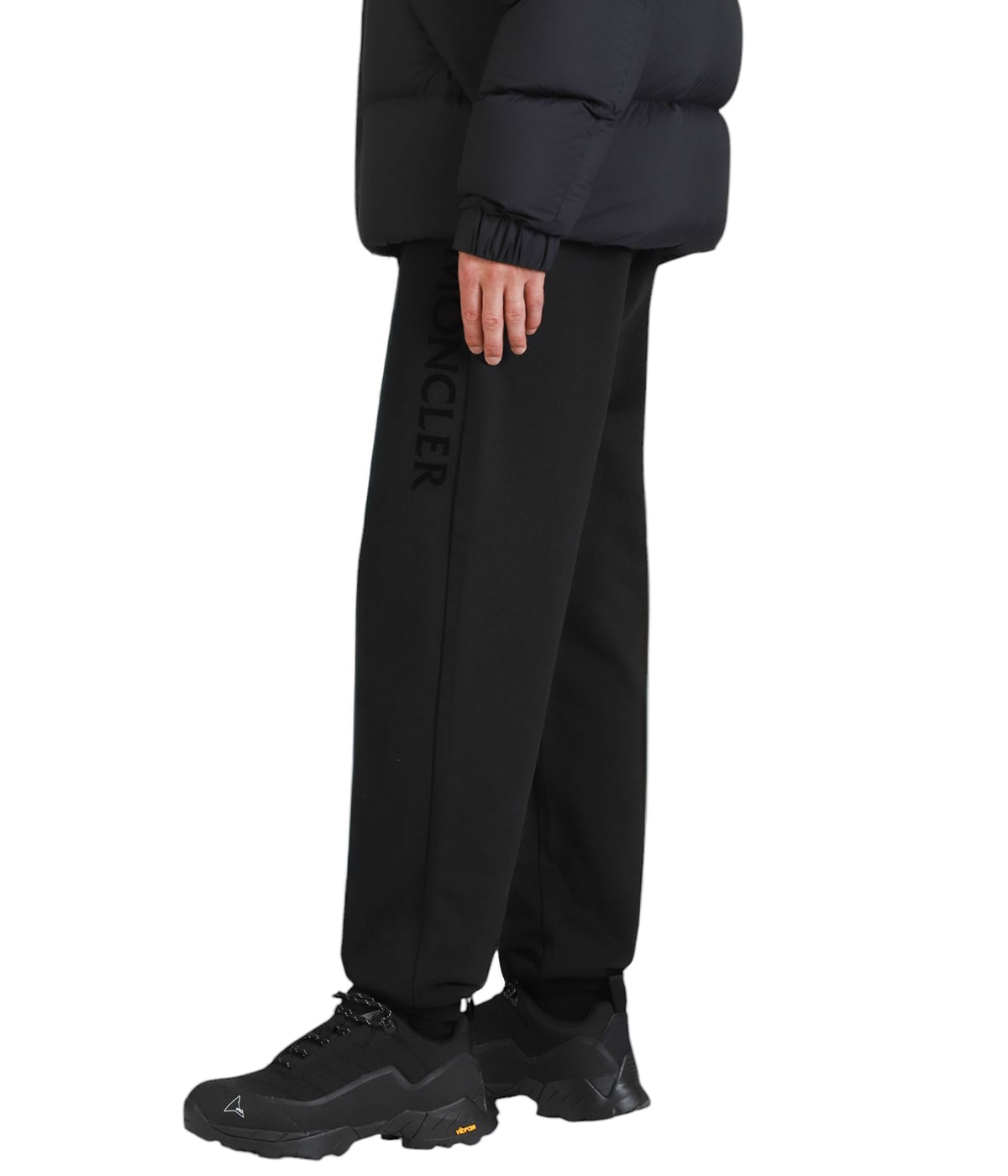 MONCLER ズボン MONCLER(モンクレール) パンツ・ボトムス(メンズ) - 海外通販のBUYMA