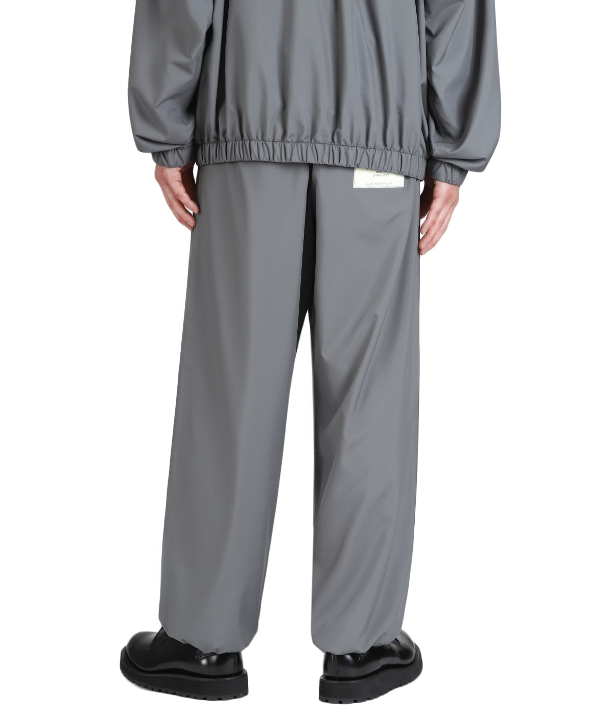 model（175cm / 60kg）B85 W75 H92 着用サイズ：38