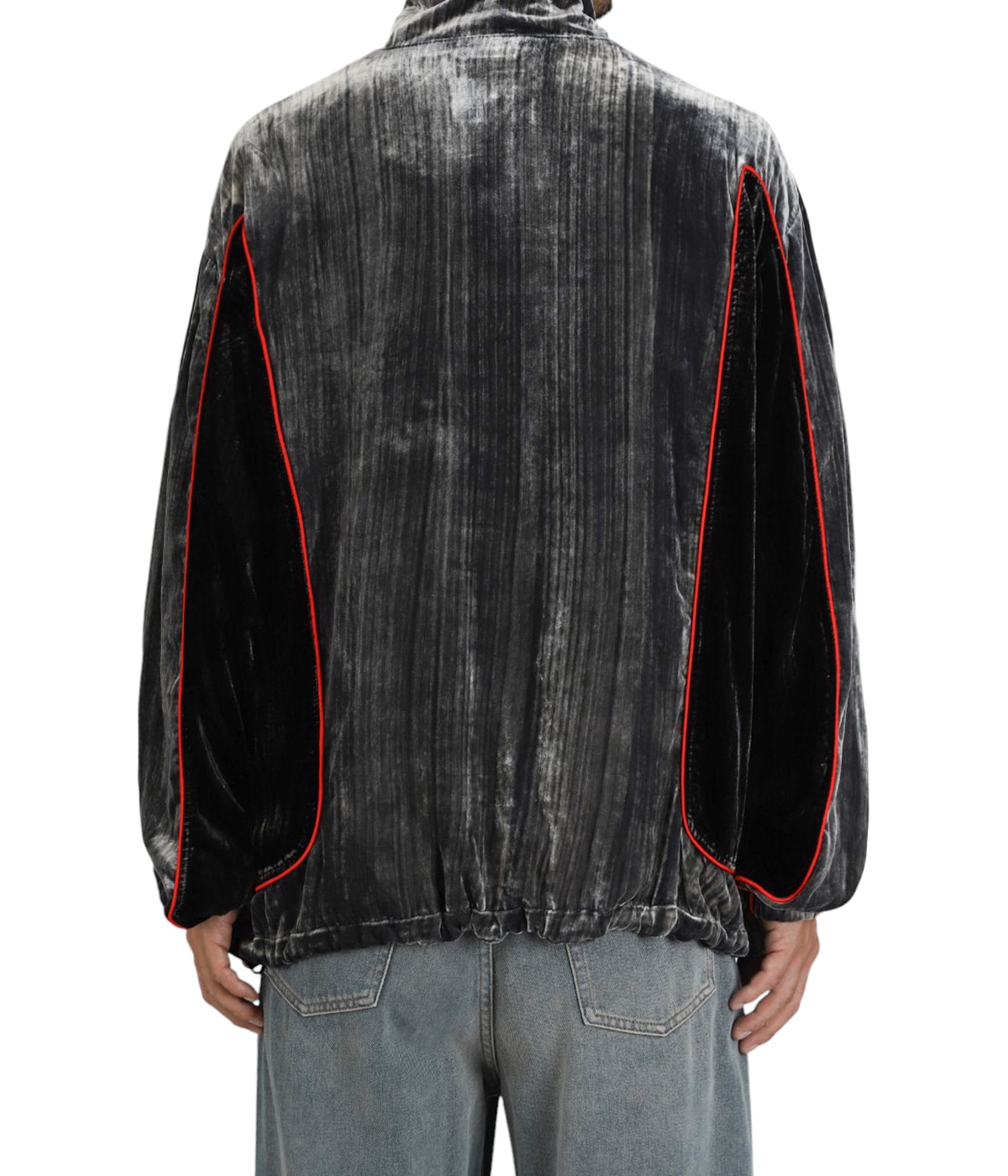 model（184cm / 63kg）B85 W80 H102 着用サイズ：52