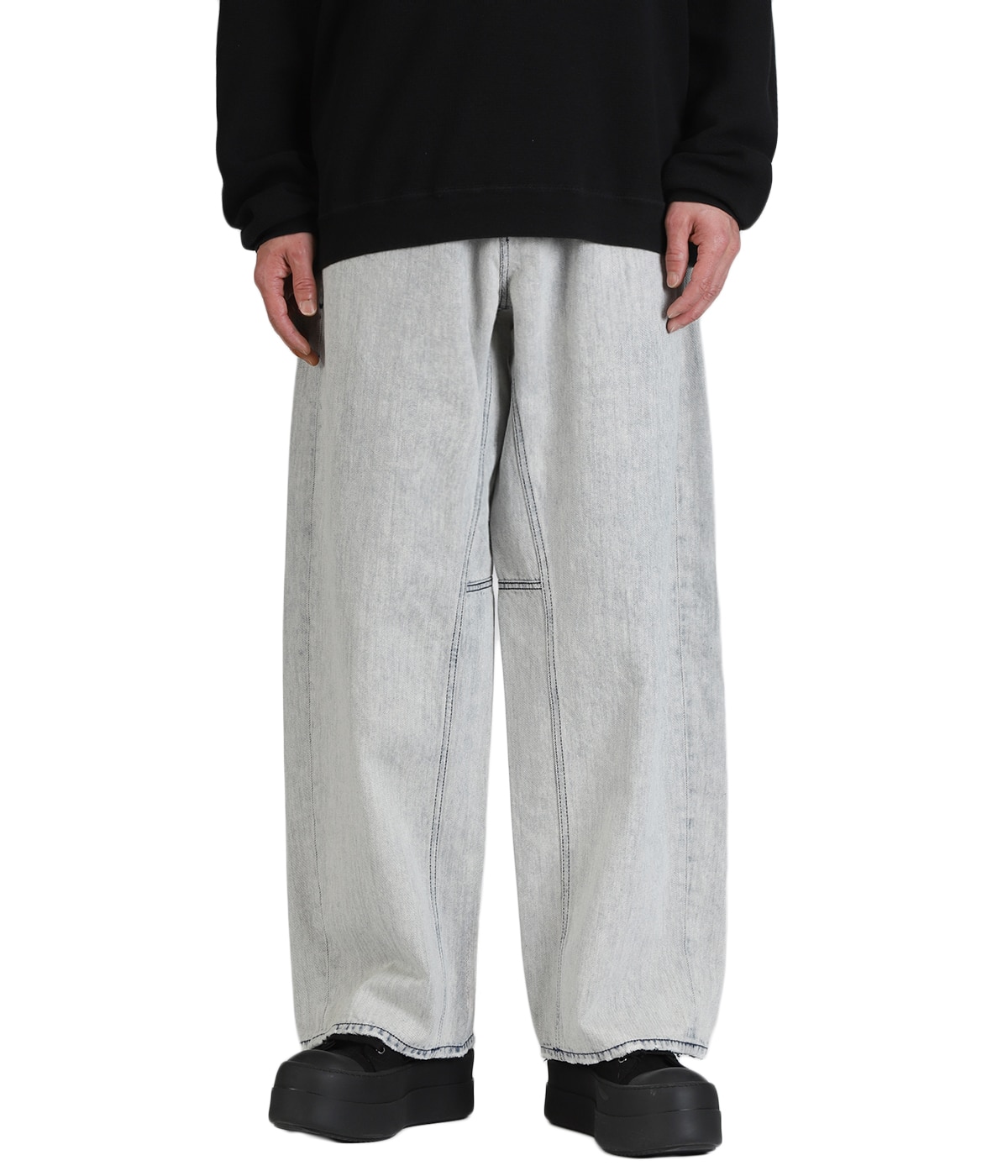 model（175cm / 60kg）B85 W75 H92 着用サイズ：28inch