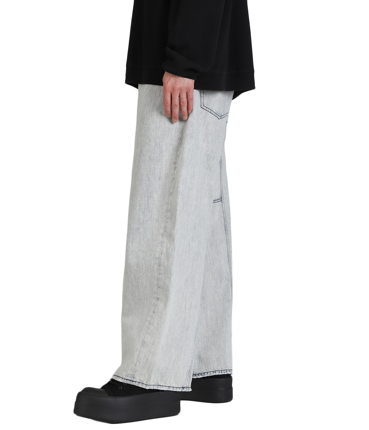 model（175cm / 60kg）B85 W75 H92 着用サイズ：28inch