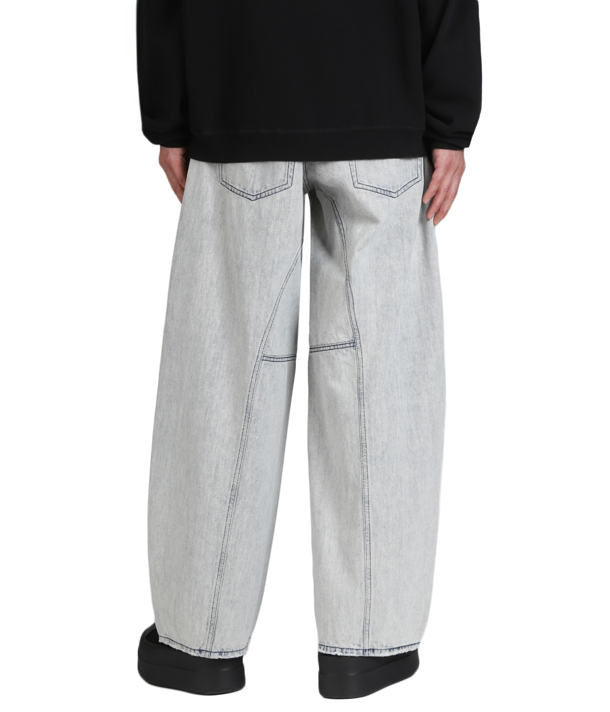 model（175cm / 60kg）B85 W75 H92 着用サイズ：28inch