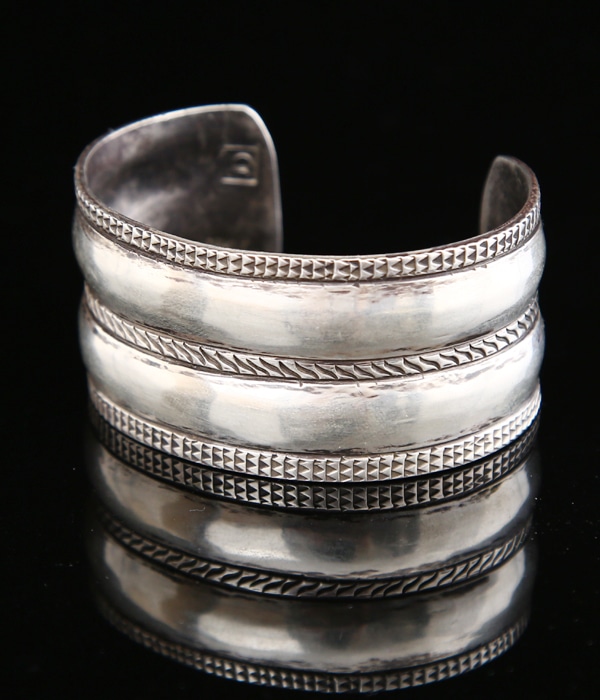 アクセサリー JONA THAN DAY CONTEMPORARY BANGLE JONA THAN DAY CONTEMPORARY BANGLE | Native American Jewelry
