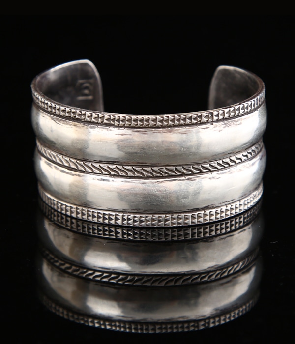 アクセサリー JONA THAN DAY CONTEMPORARY BANGLE JONA THAN DAY CONTEMPORARY BANGLE | Native American Jewelry