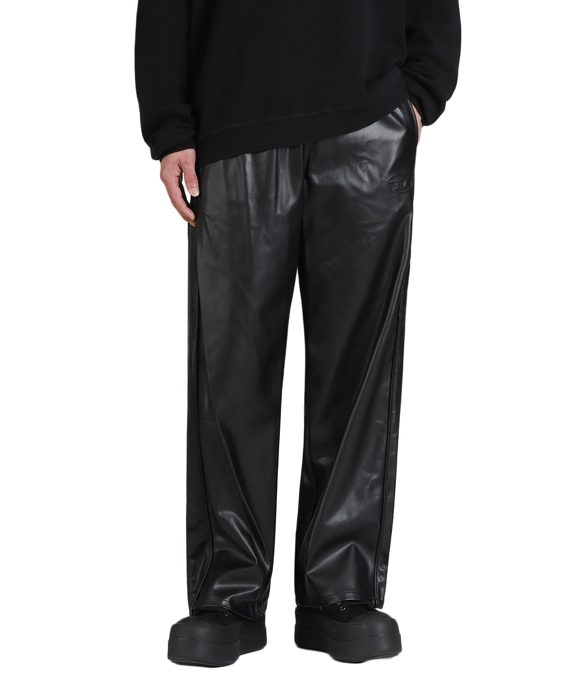 model（175cm / 60kg）B85 W75 H92 着用サイズ：M