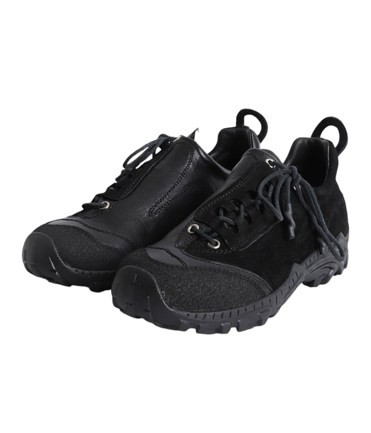 【目を惹くコントラストカラー】OUR LEGACY GABEシューズ OUR LEGACY Gabe ローカット スニーカー | ブラック | FARFETCH JP