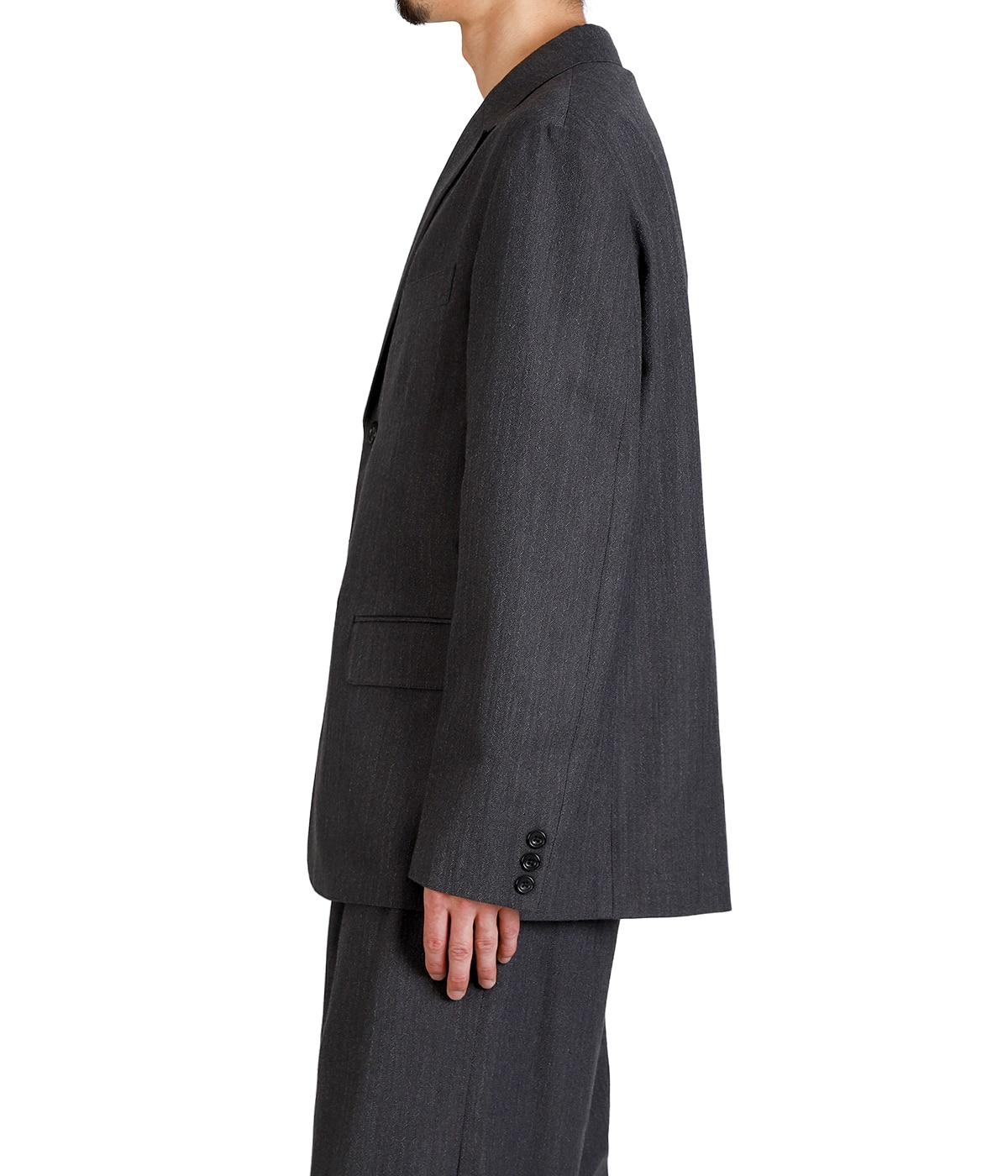 model（175cm / 60kg）B85 W75 H92 着用サイズ：40