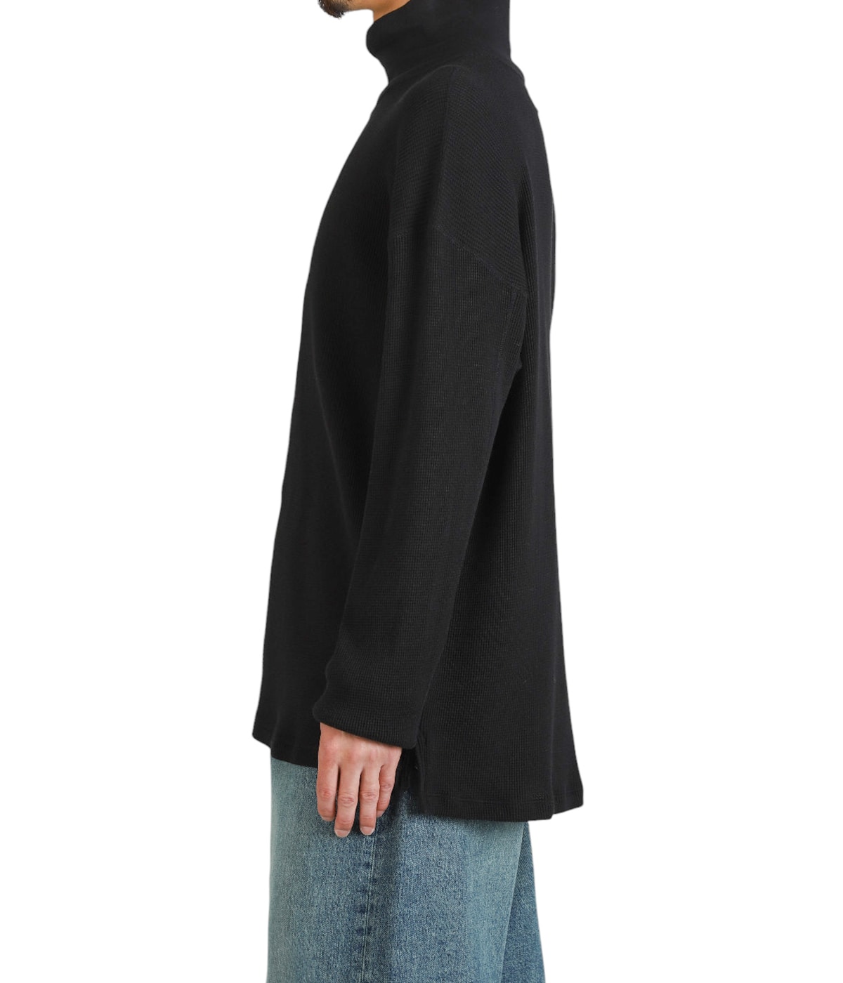 model（175cm / 60kg）B85 W75 H92 着用サイズ：42