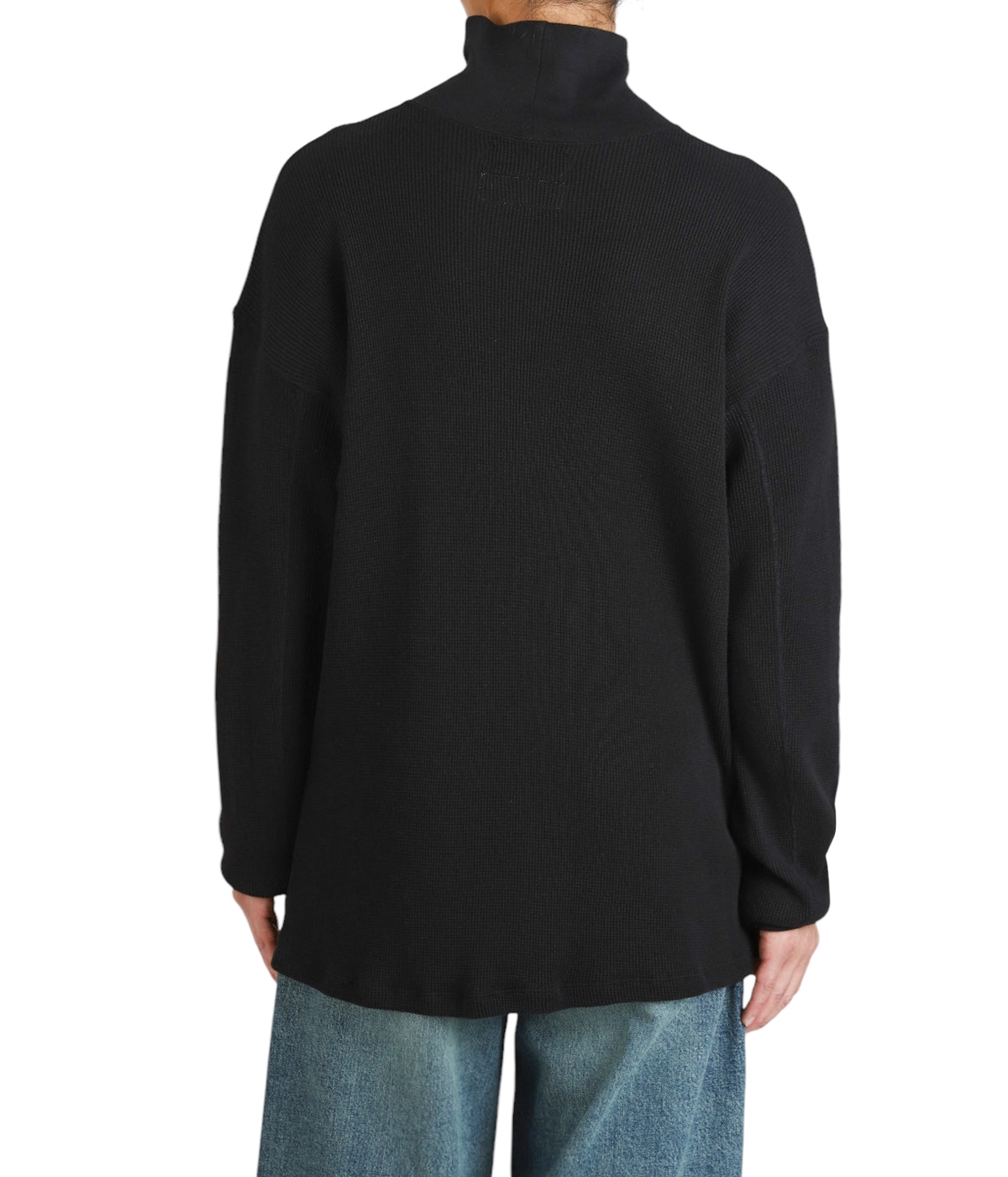 model（175cm / 60kg）B85 W75 H92 着用サイズ：42