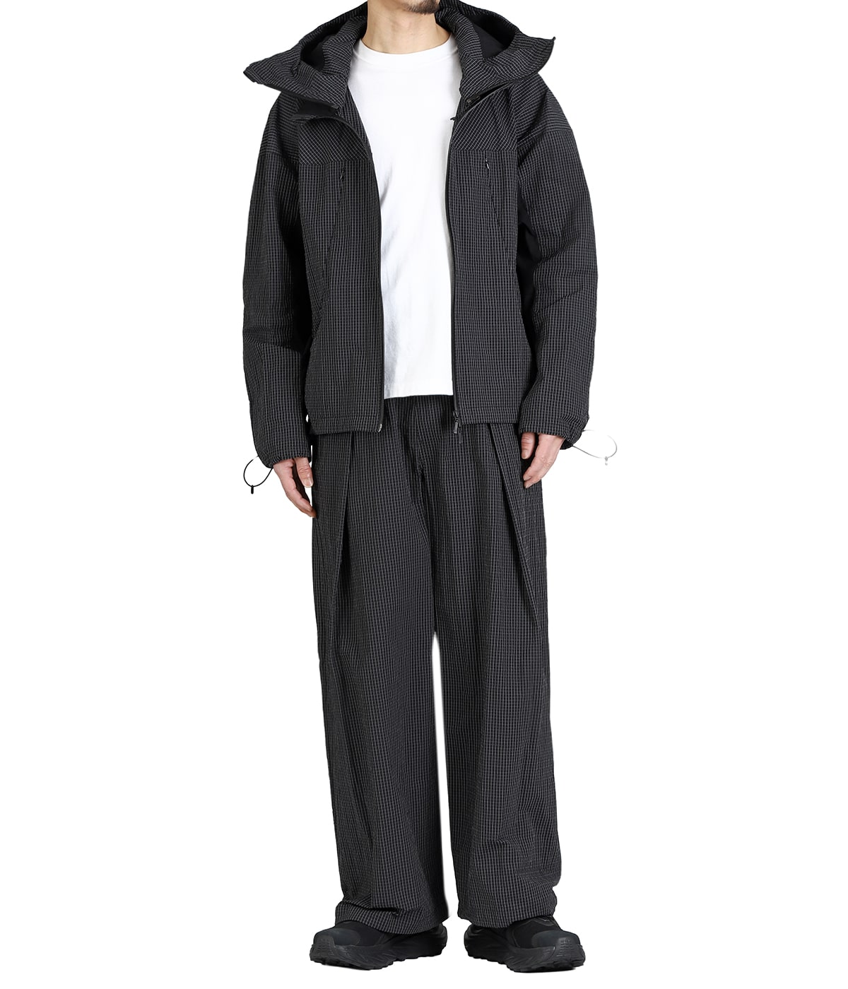 JACKET：CONFUSE BALACLAVA JACKET を着用