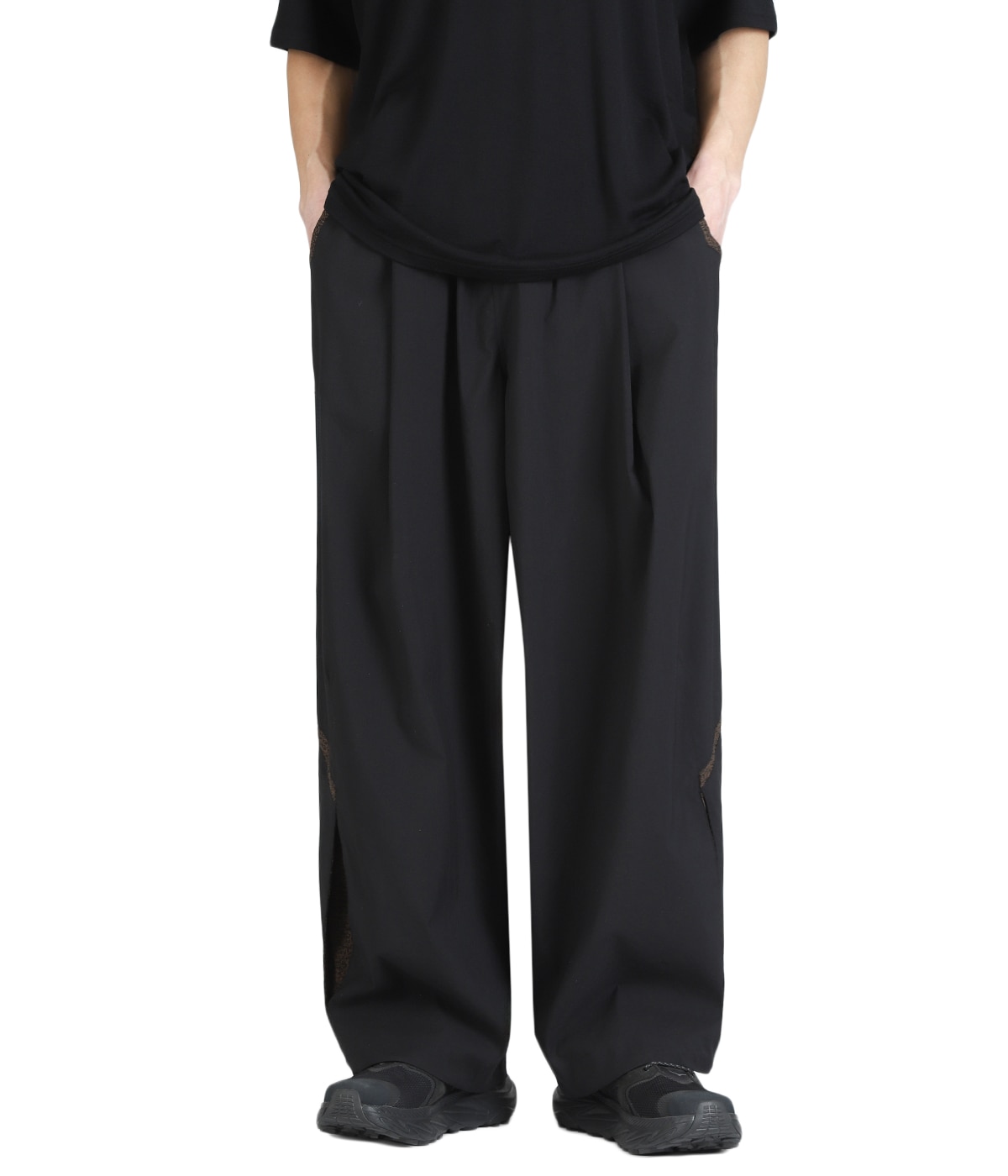 model（175cm / 60kg）B85 W75 H92 着用サイズ：2