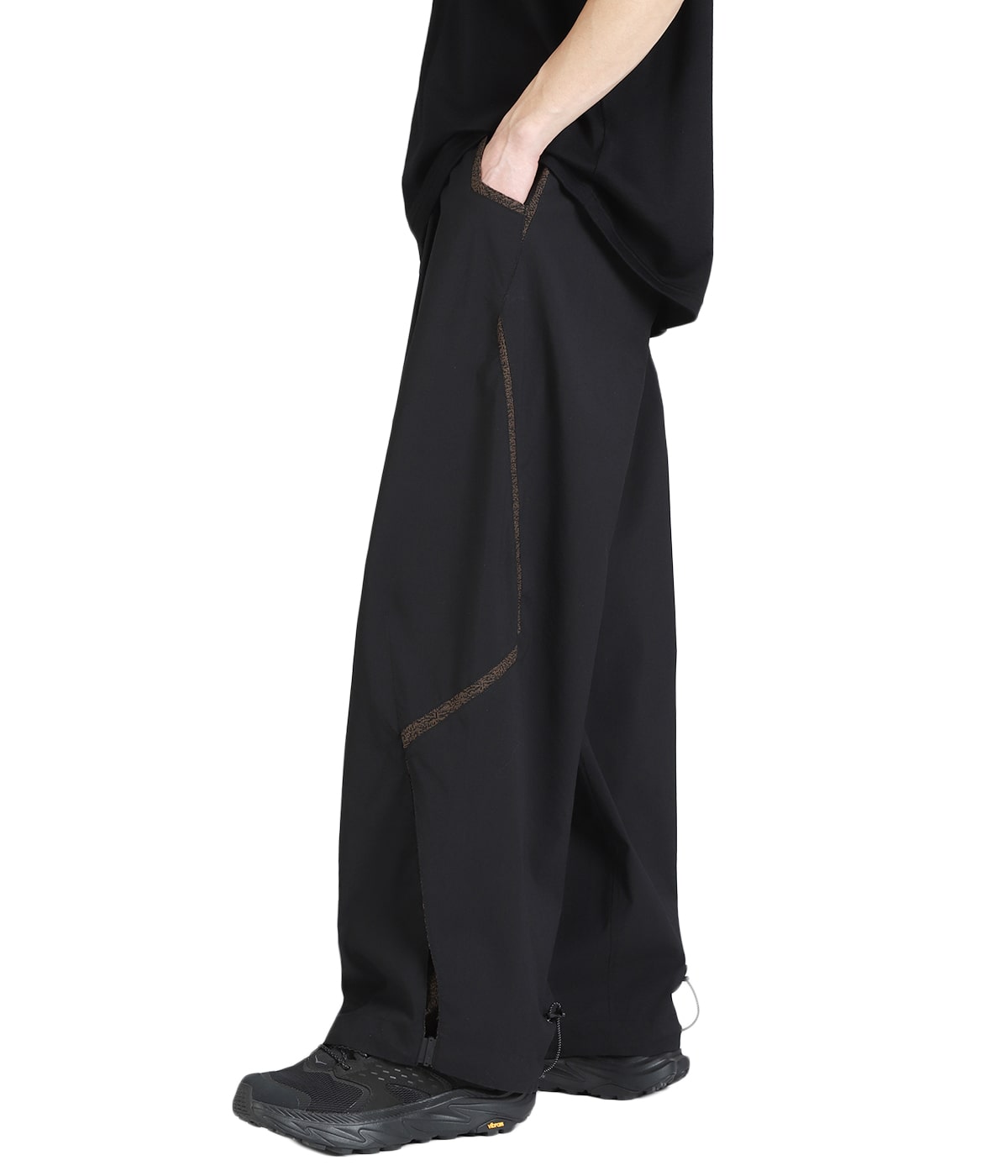 model（175cm / 60kg）B85 W75 H92 着用サイズ：2