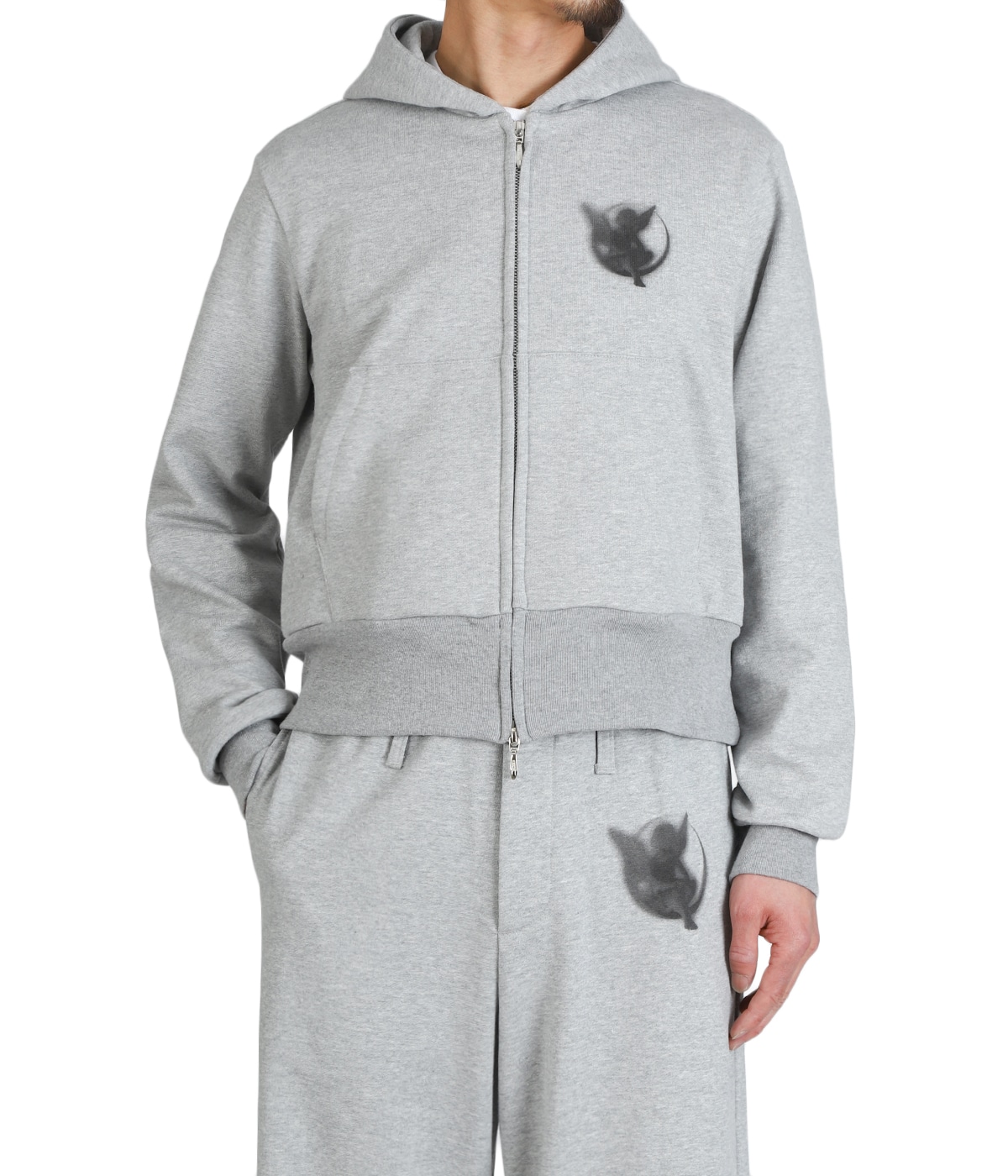 model（175cm / 60kg）B85 W75 H92 着用サイズ：46