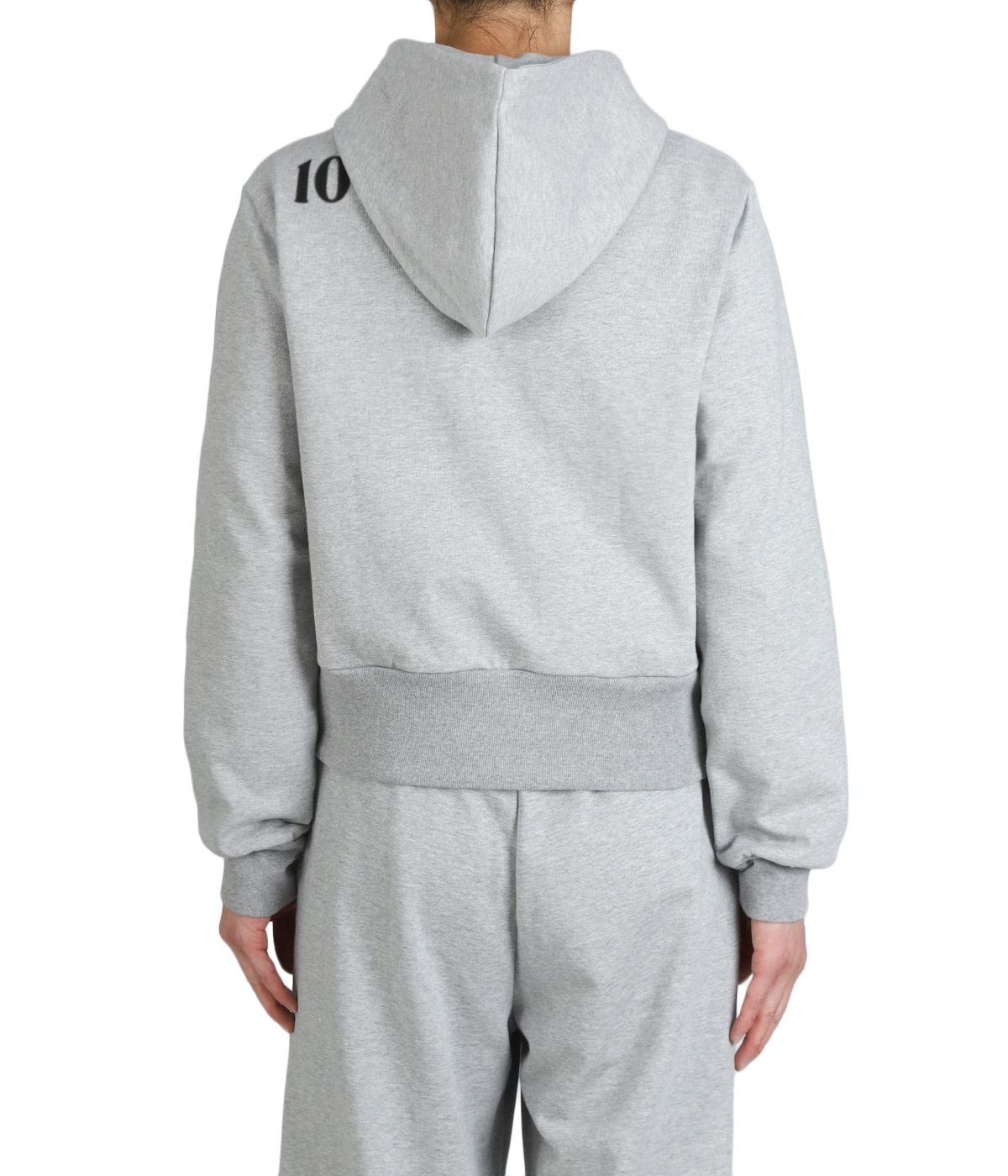 model（175cm / 60kg）B85 W75 H92 着用サイズ：46