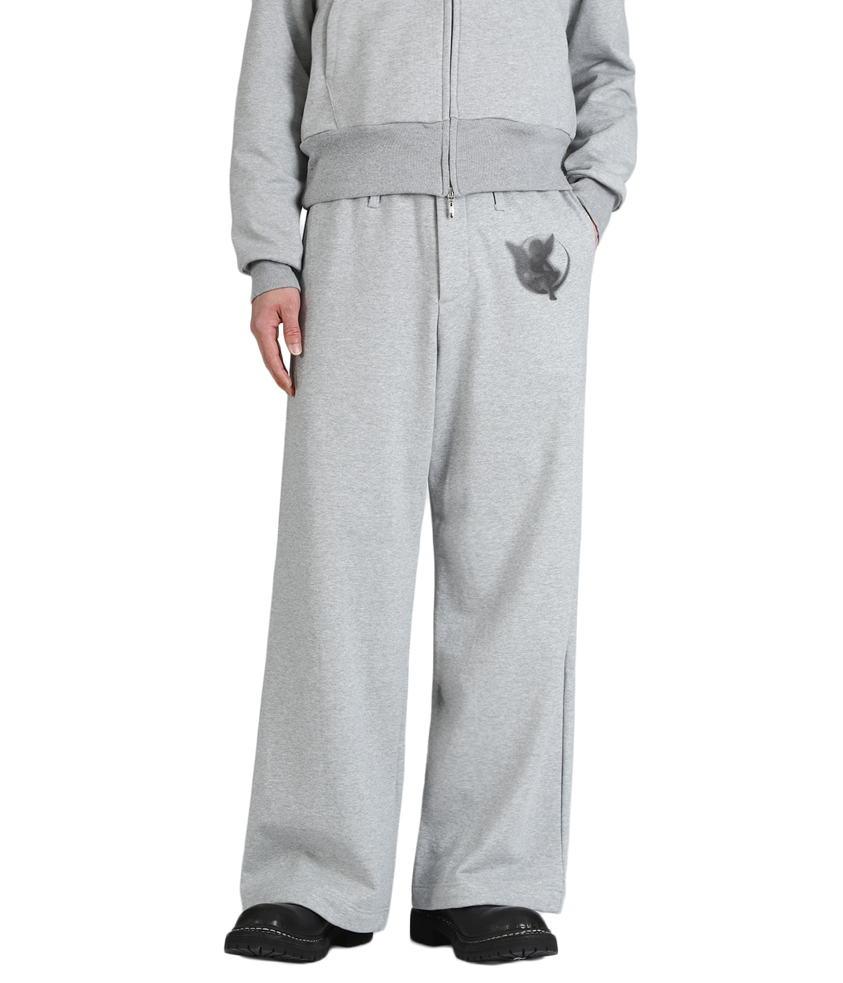 model（175cm / 60kg）B85 W75 H92 着用サイズ：46