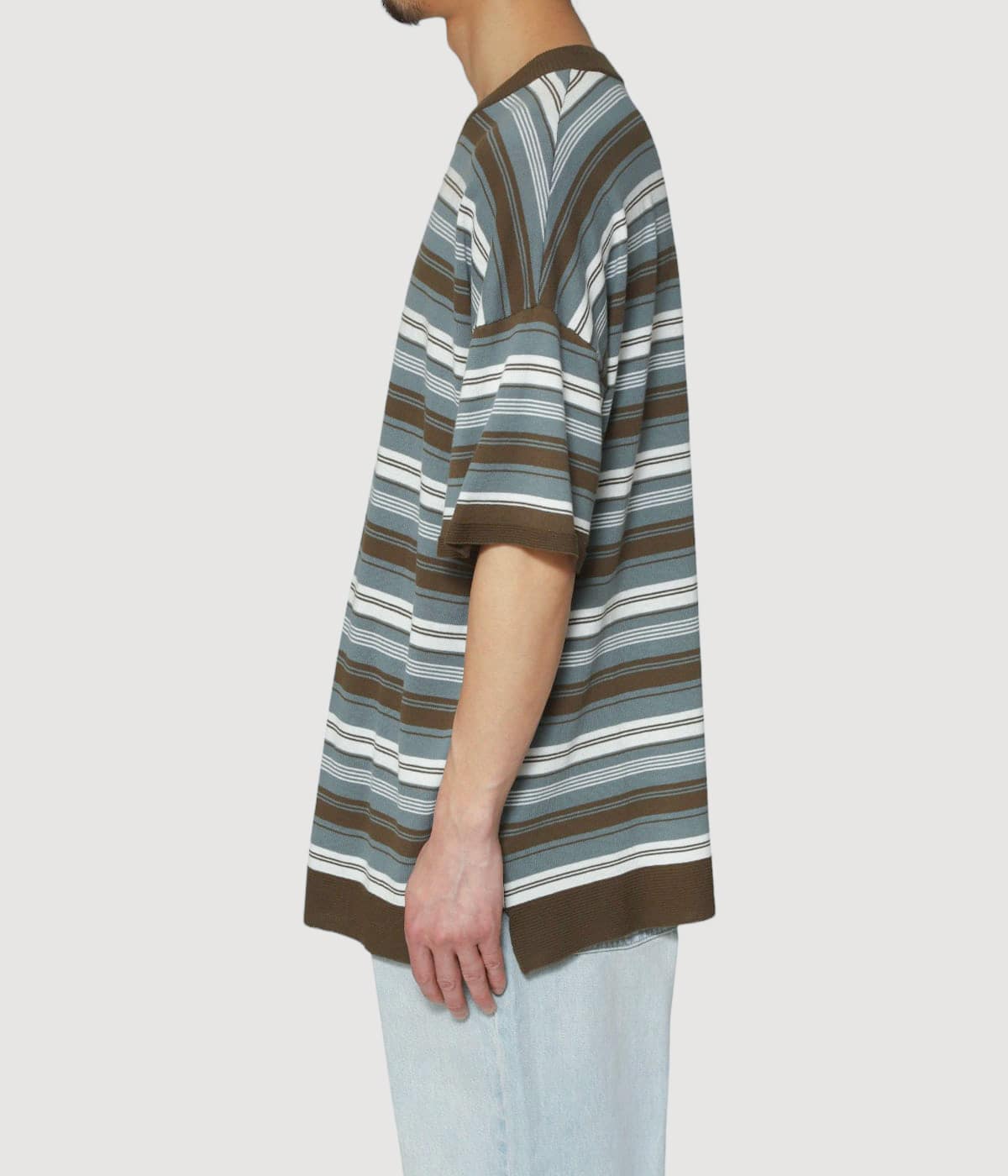 model（175cm / 60kg）B85 W75 H92 着用サイズ：L