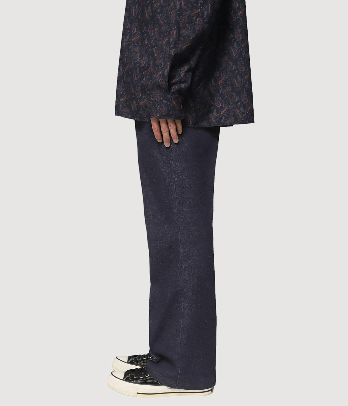 model（175cm / 60kg）B85 W75 H92 着用サイズ：L